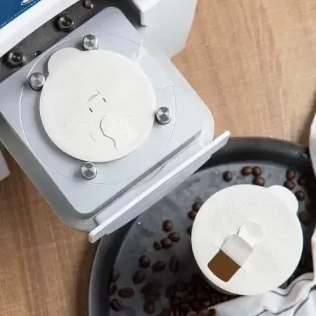 Yenilikçi, içmeyi kolaylaştıran sızdırmaz kapaklar