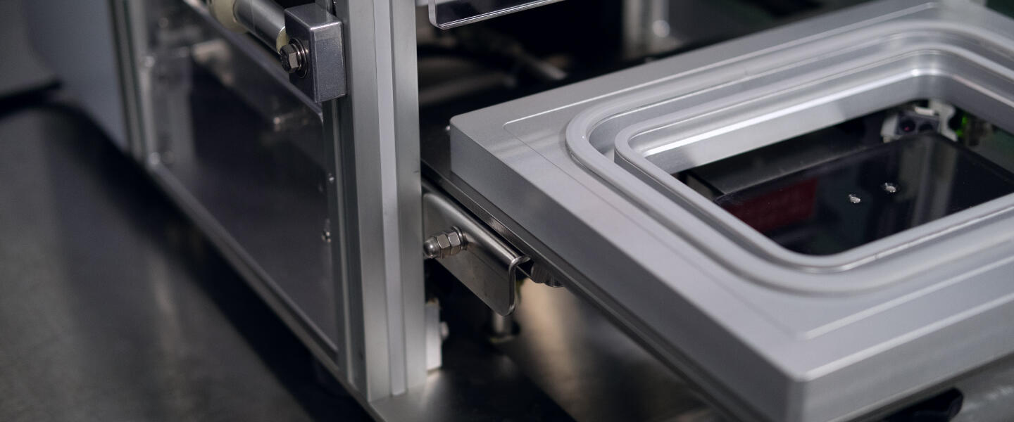 anka kuşu tepsi kapatıcısı